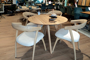 Runder Massivholz-Esstisch in Eiche Snow