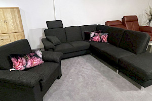 Große Polsterecke mit Sessel